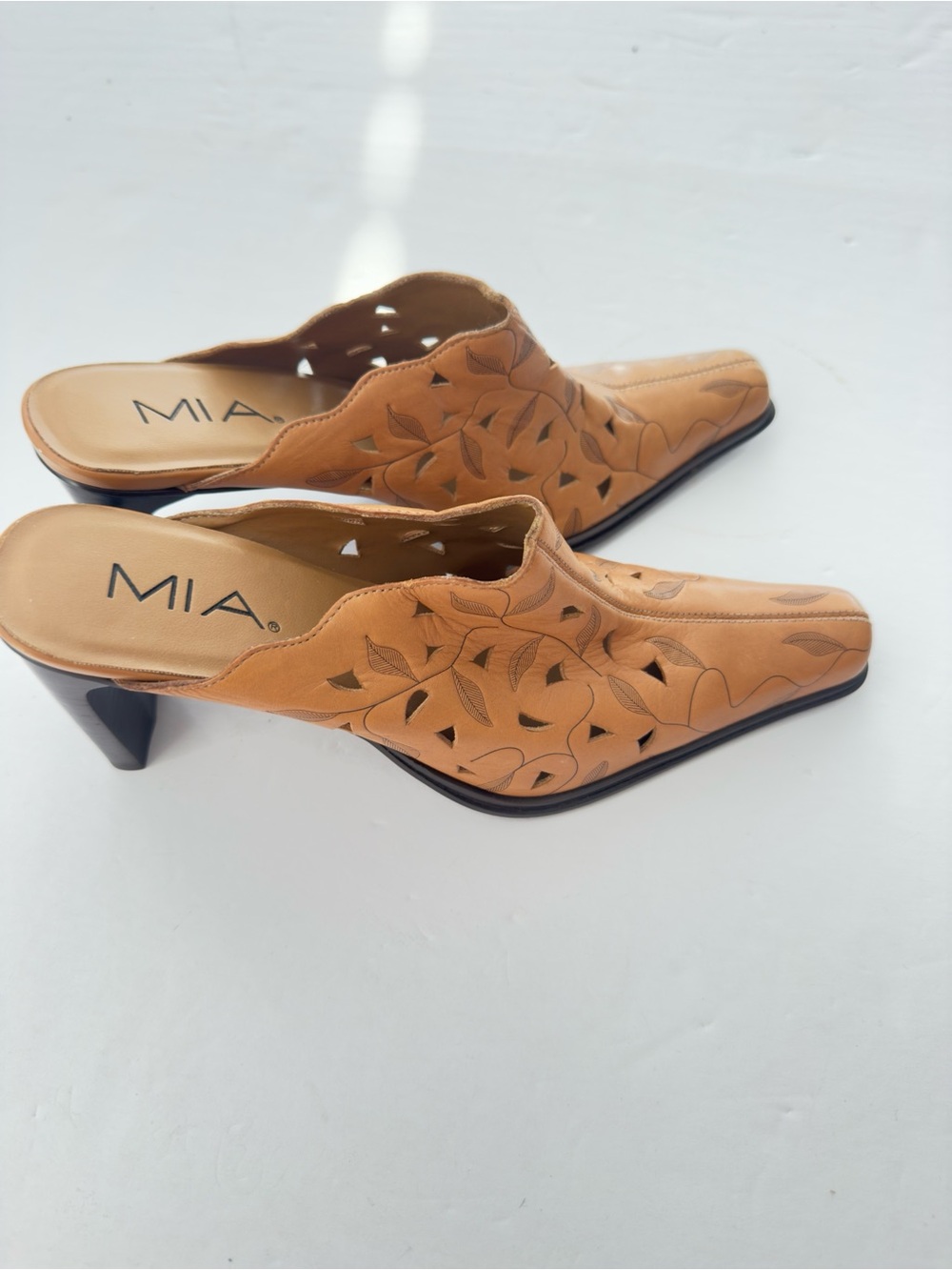 MIA Tan Cutout Leaf-Pattern Leather Slide Mules - Picture 2 of 6